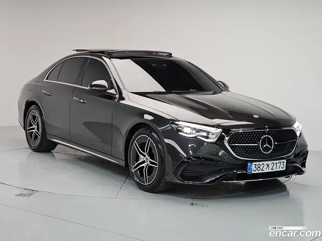 Main__Slider__Photo:E-Class Mercedes-Benz 2025.7-1