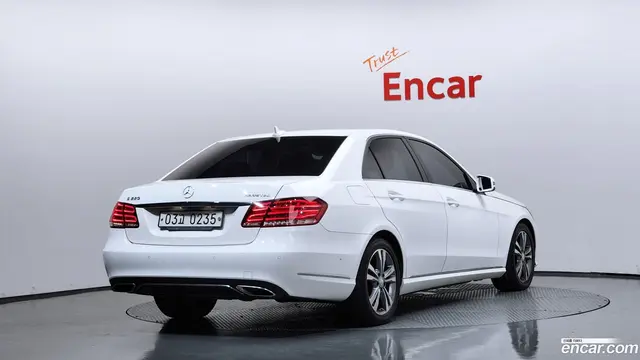 Main__Slider__Photo:E-Class Mercedes-Benz 2016.0-1