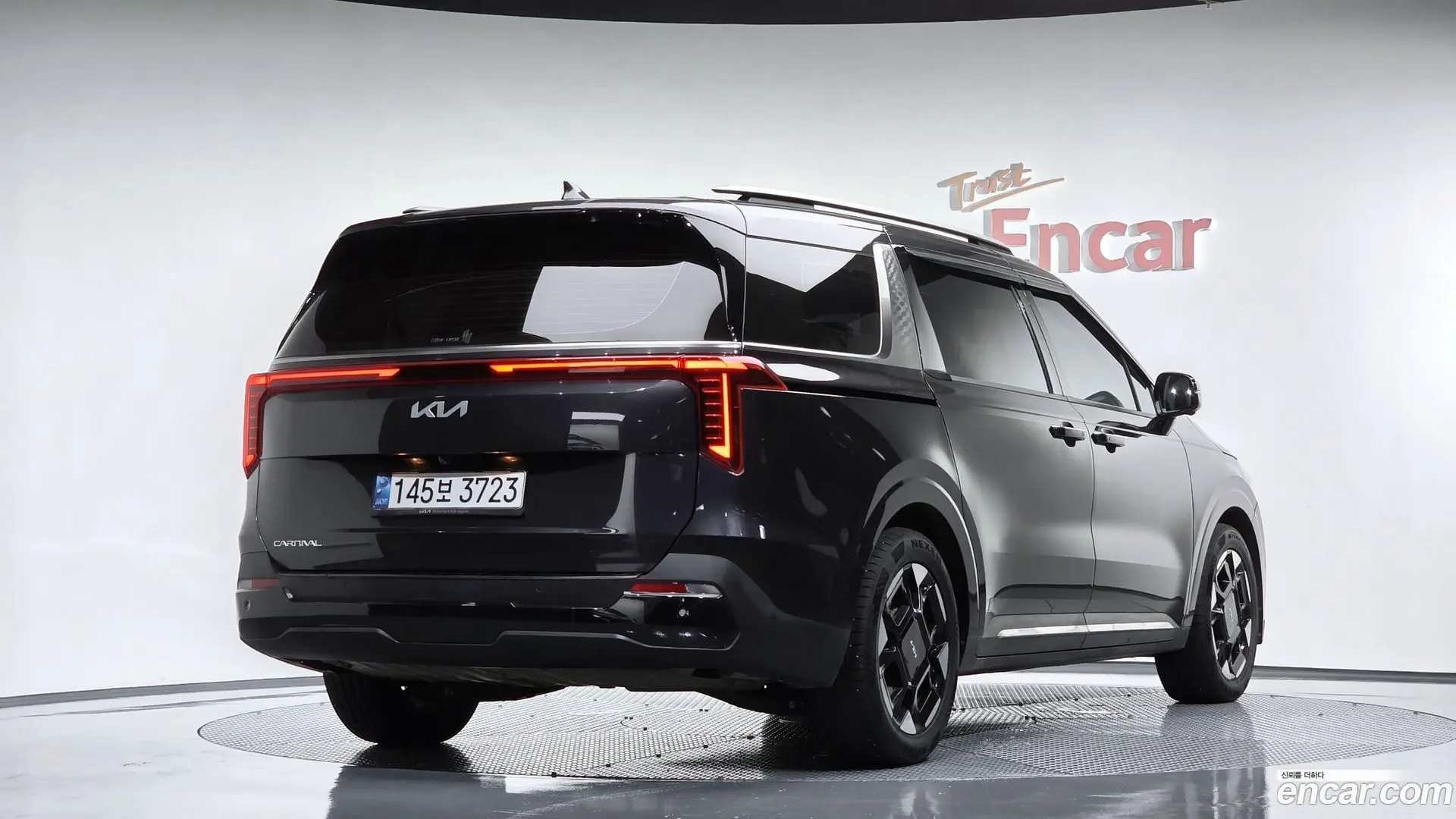 Main__Slider__Photo:Canival Kia 2024.3-1