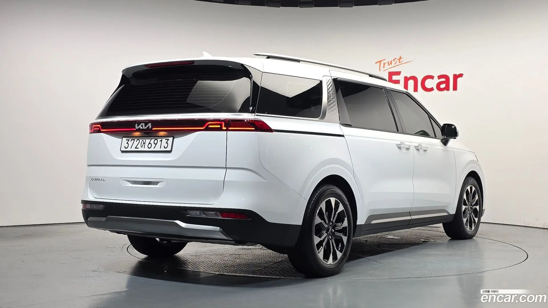 Main__Slider__Photo:Canival Kia 2023.5-1
