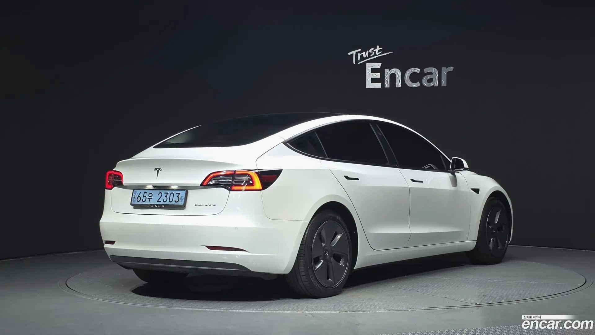 Main__Slider__Photo:Model 3 Tesla 2021.10-1