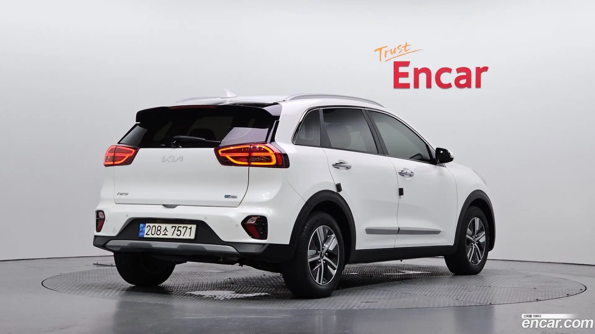 Main__Slider__Photo:Niro Kia 2021.5-1