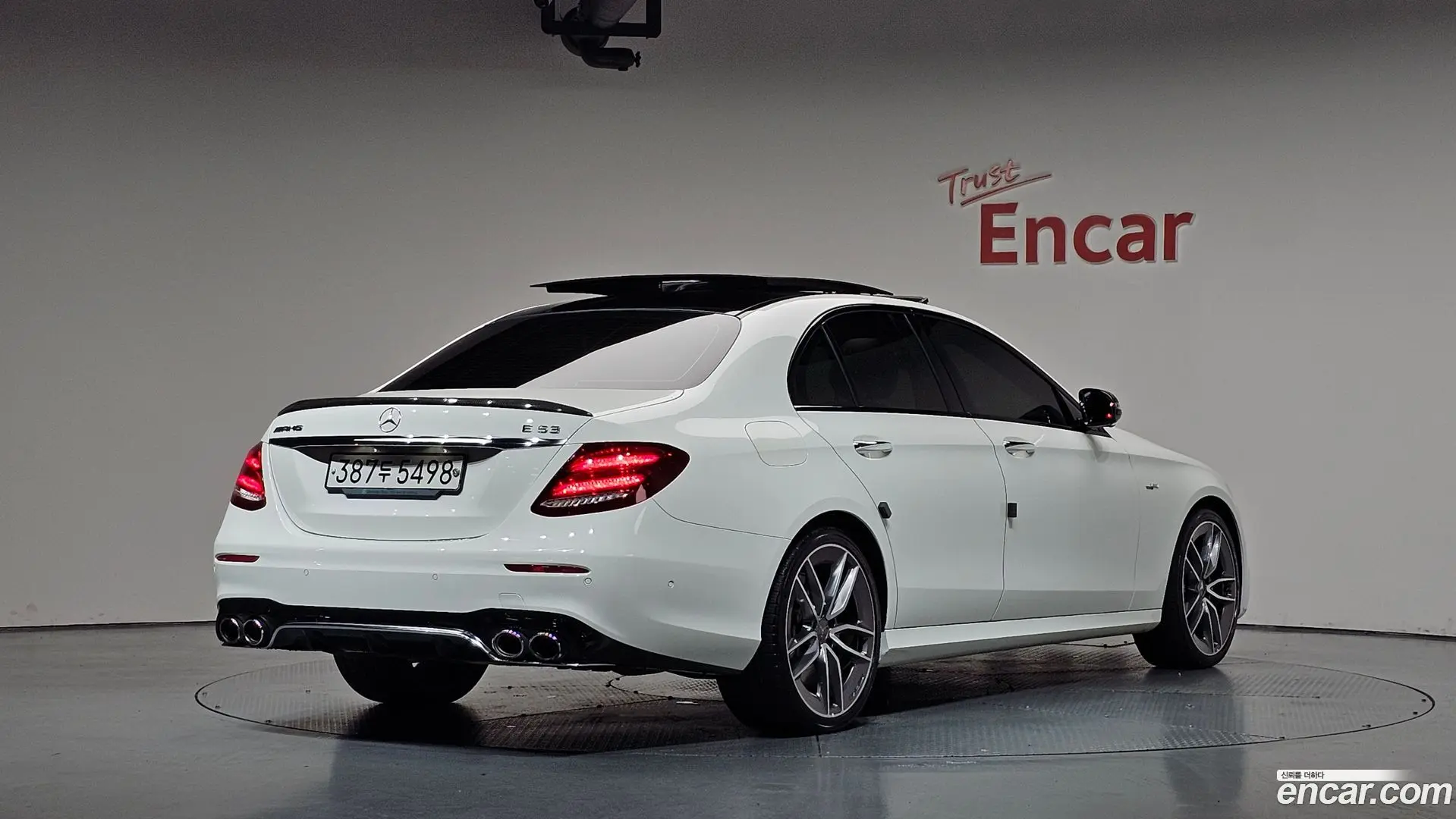 Main__Slider__Photo:E-Class Mercedes-Benz 2019.10-1