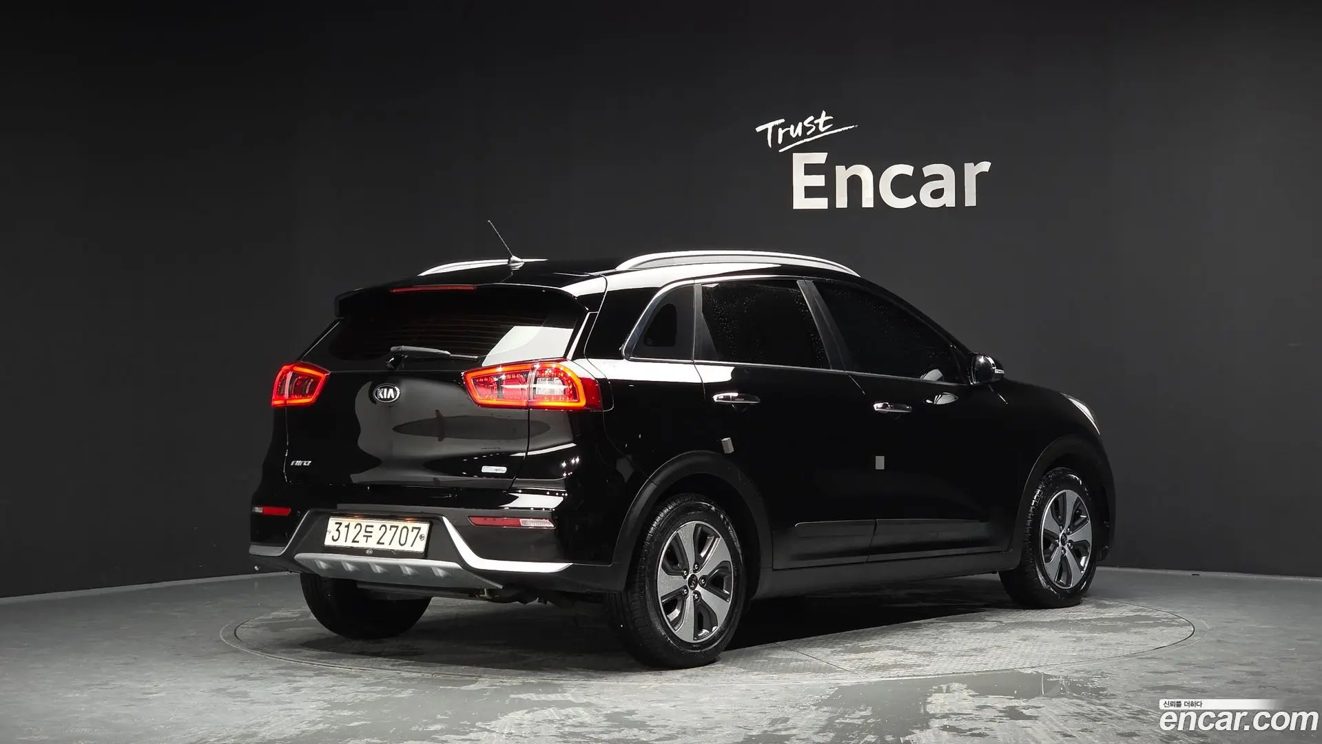 Main__Slider__Photo:Niro Kia 2017.10-1
