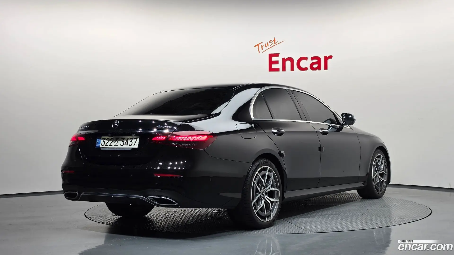 Main__Slider__Photo:E-Class Mercedes-Benz 2021.8-1