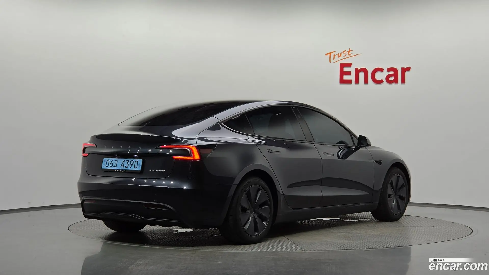Main__Slider__Photo:Model 3 Tesla 2025.2-1