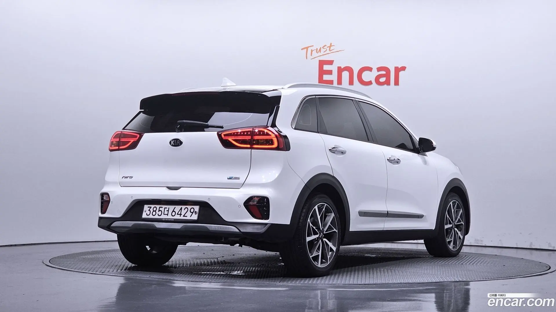 Main__Slider__Photo:Niro Kia 2020.4-1