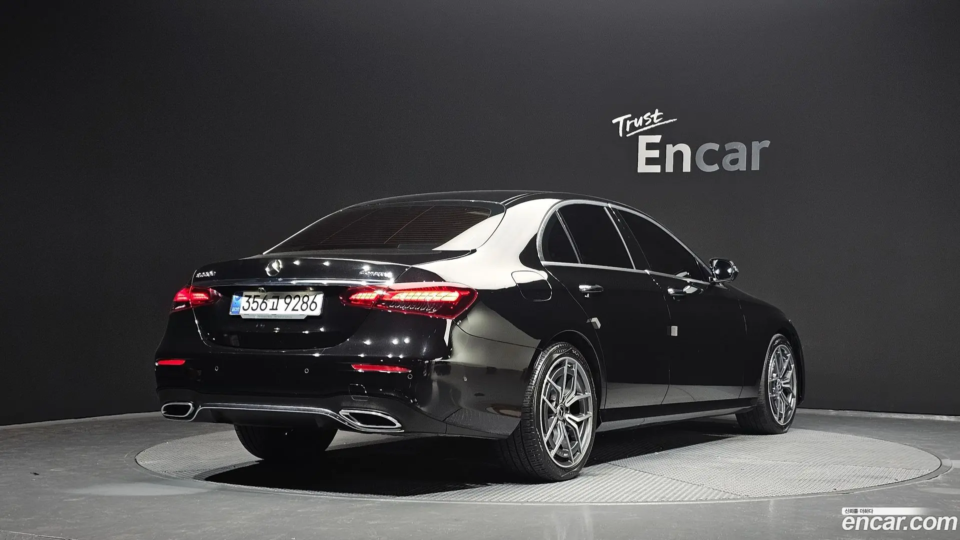 Main__Slider__Photo:E-Class Mercedes-Benz 2021.6-1