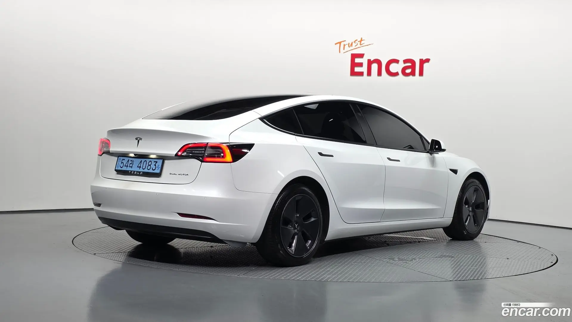 Main__Slider__Photo:Model 3 Tesla 2022.4-1