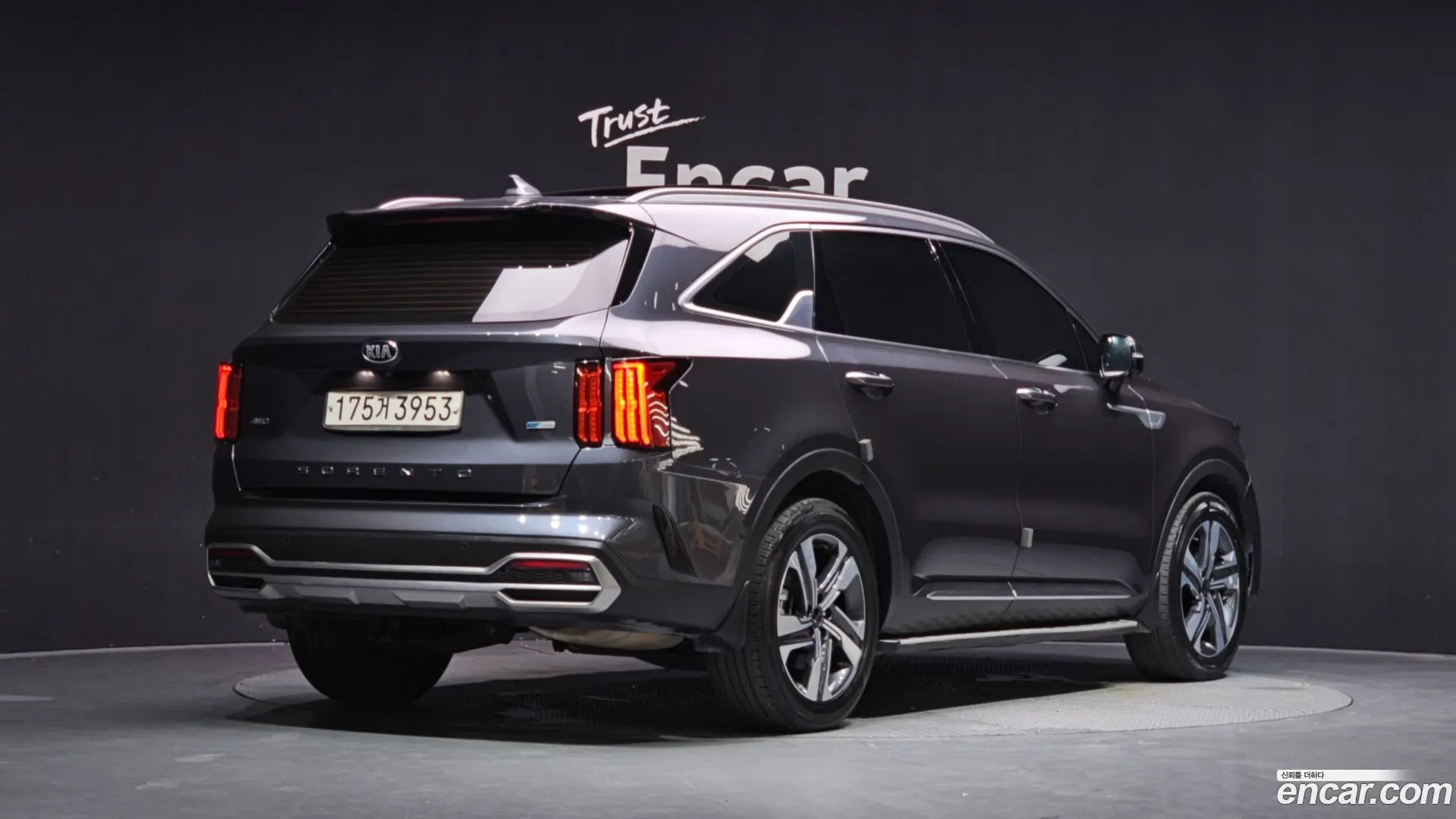 Main__Slider__Photo:Sorento Kia 2020.5-1