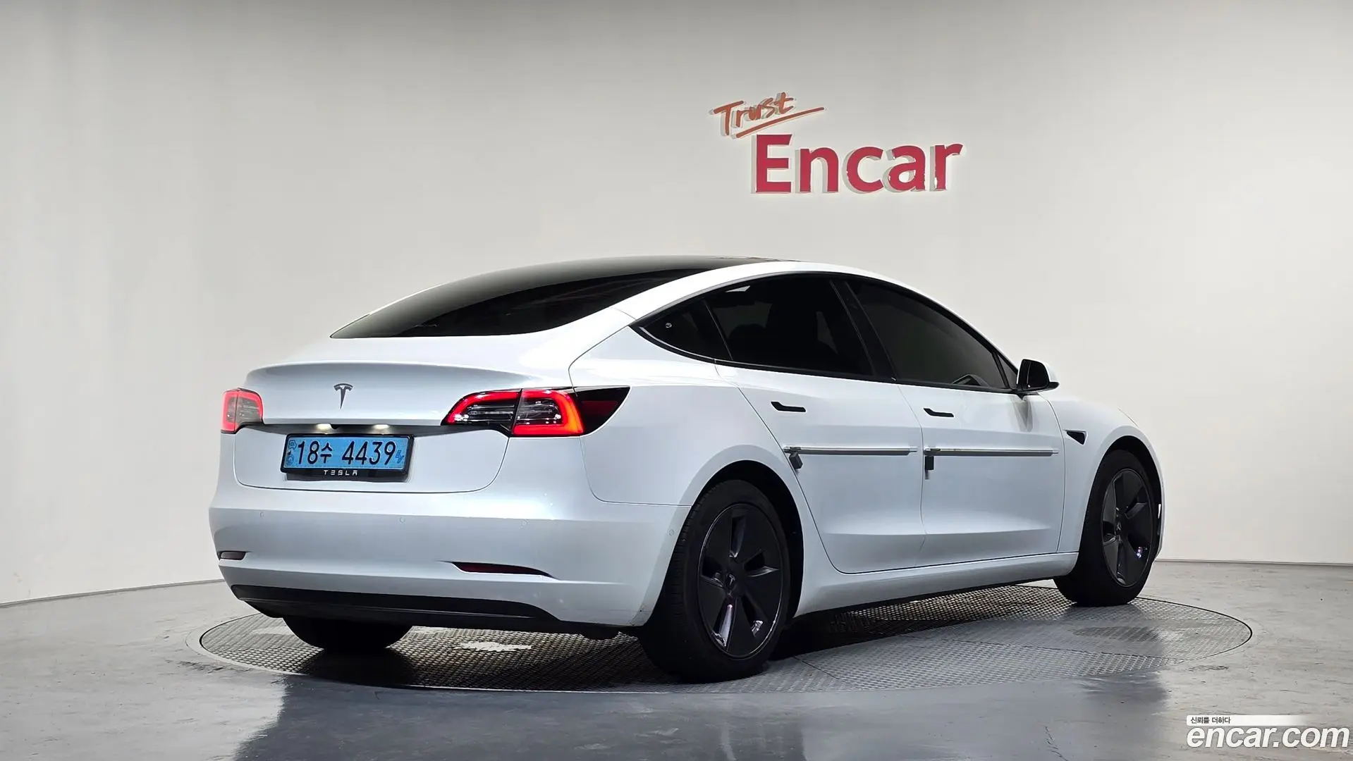 Main__Slider__Photo:Model 3 Tesla 2022.8-1