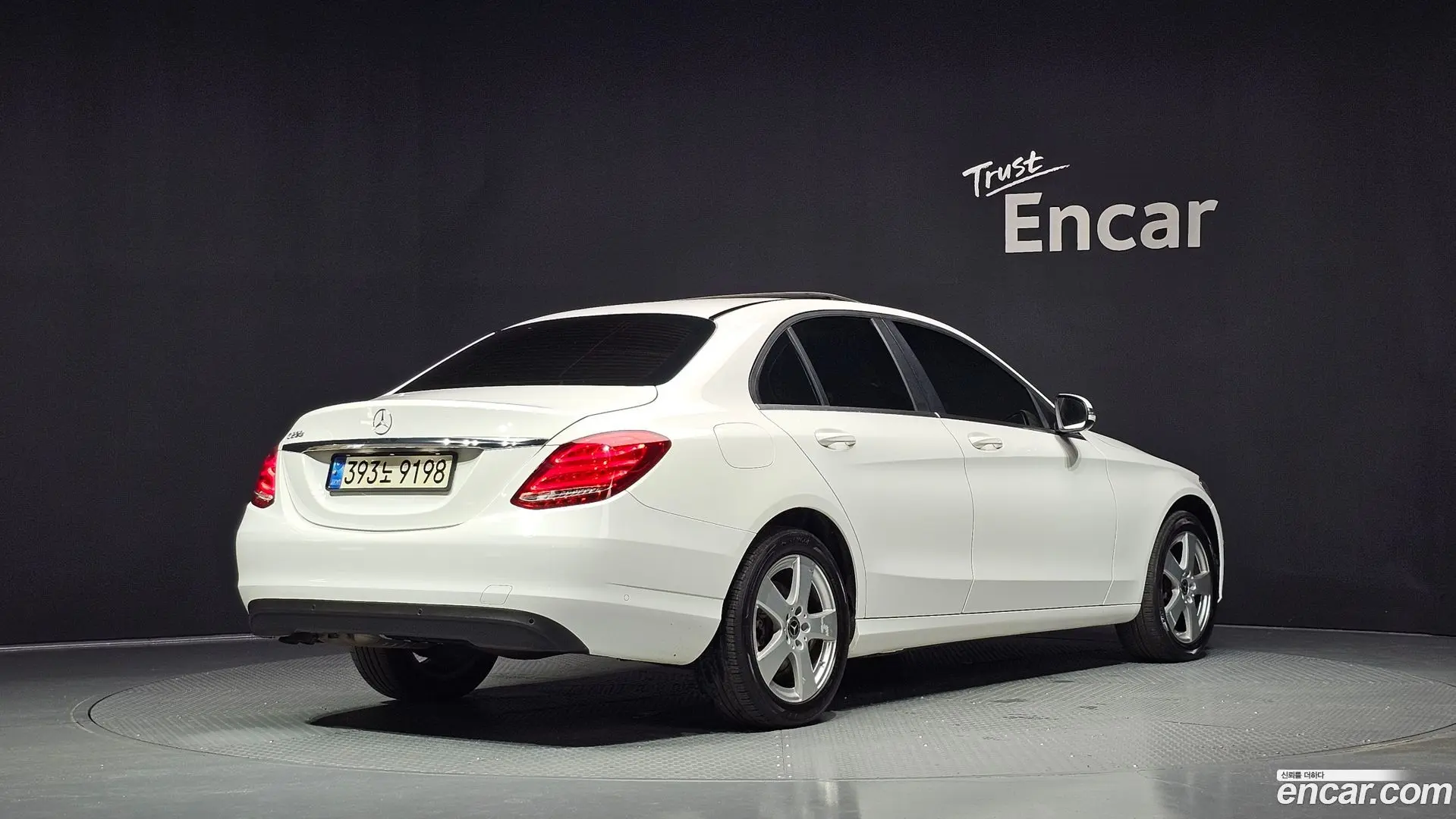 Main__Slider__Photo:C-Class Mercedes-Benz 2018.4-1