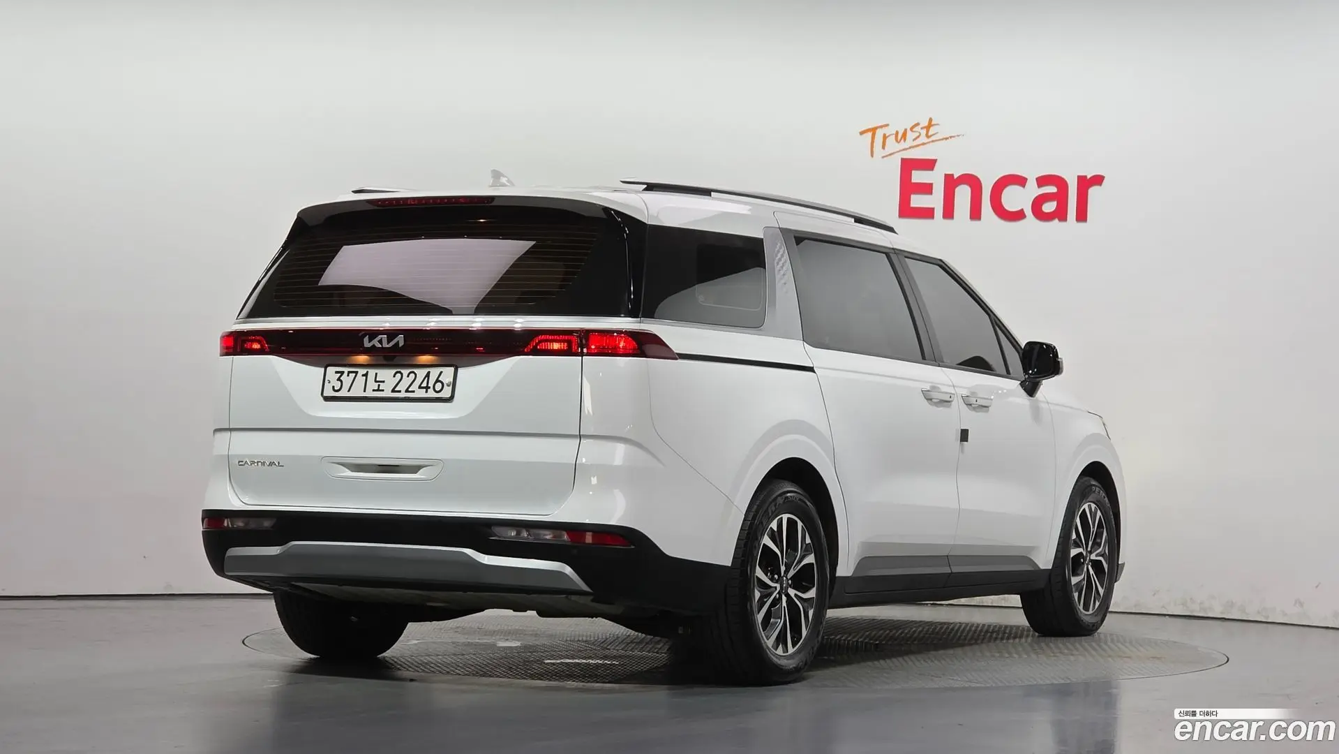 Main__Slider__Photo:Canival Kia 2021.8-1