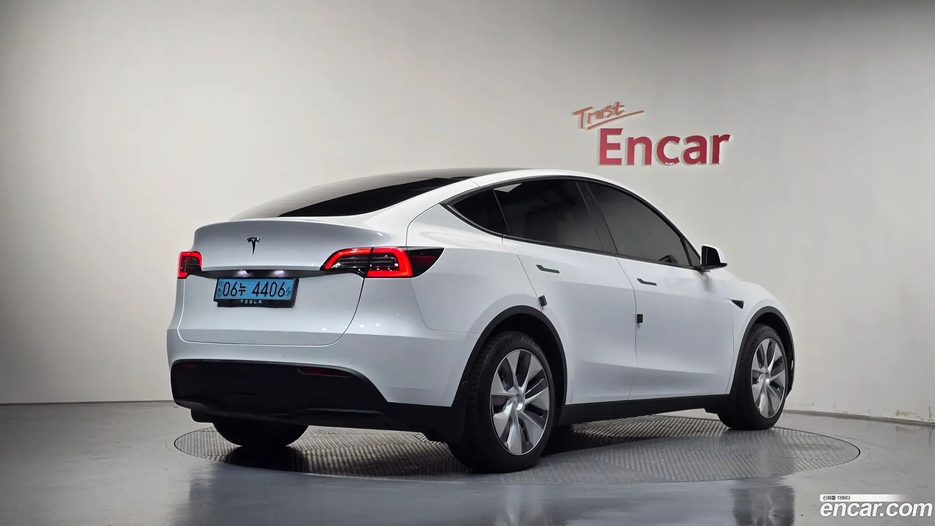 Main__Slider__Photo:Model Y Tesla 2022.8-1