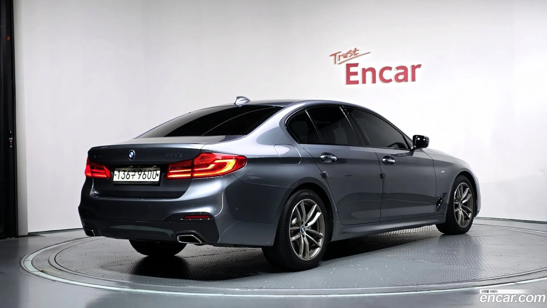 Main__Slider__Photo:5-Series BMW 2017.8-1