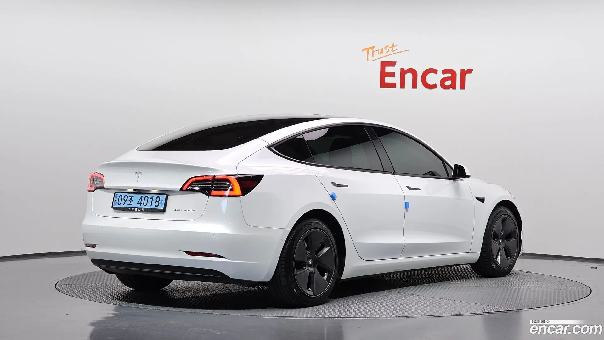 Main__Slider__Photo:Model 3 Tesla 2021.7-1