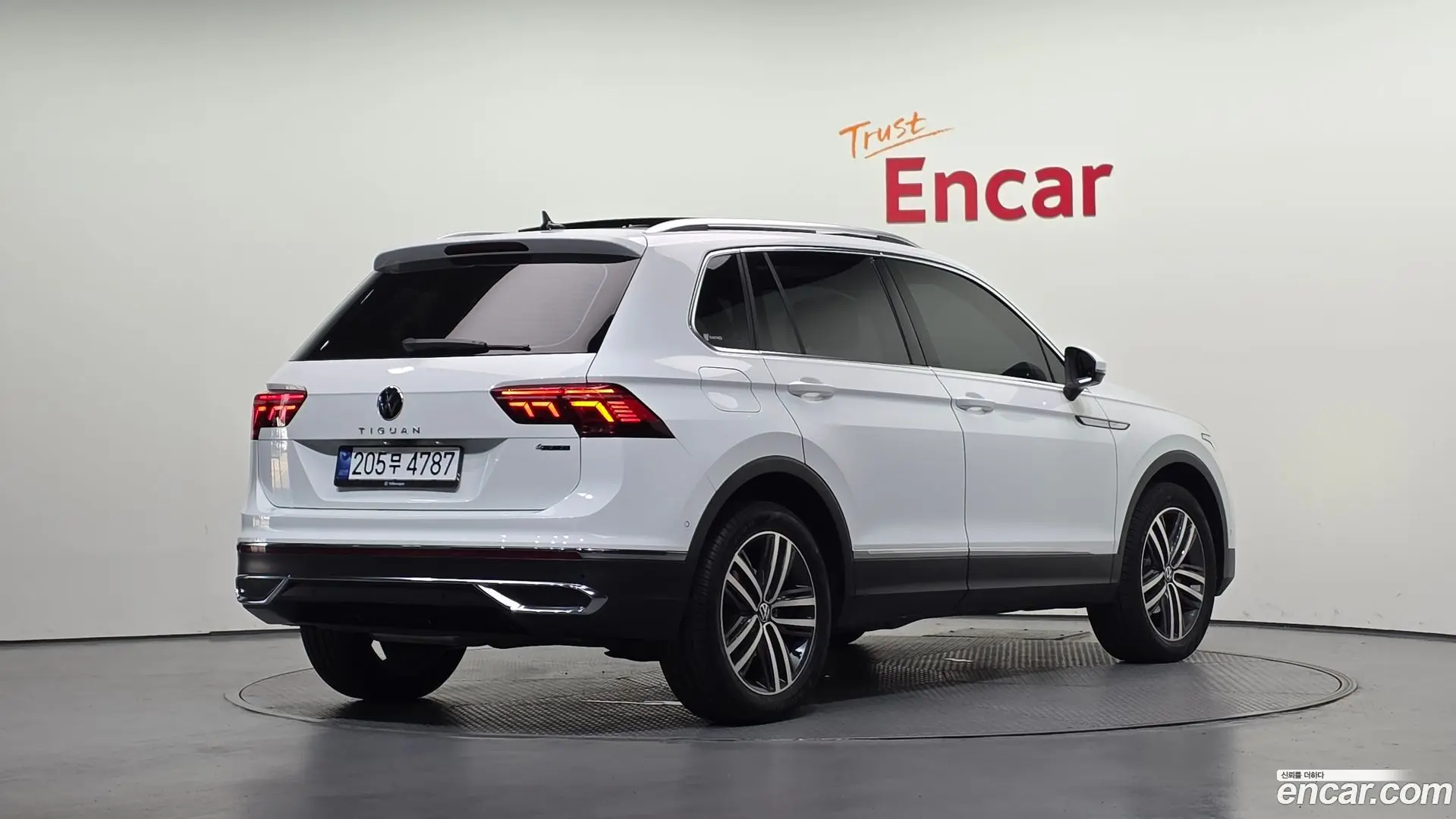 Main__Slider__Photo:Tiguan Volkswagen 2023.11-1