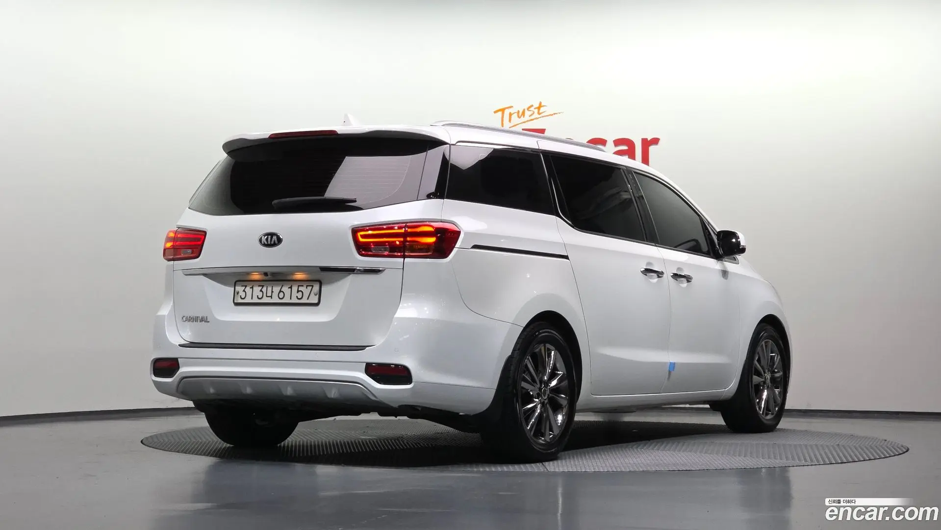 Main__Slider__Photo:Canival Kia 2019.9-1