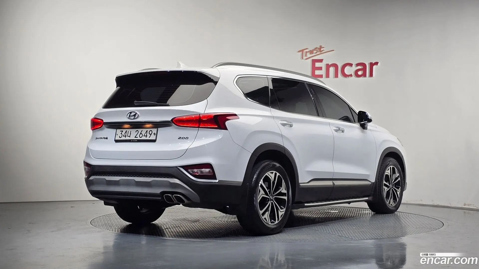 Main__Slider__Photo:Santafe Hyundai 2018.4-1