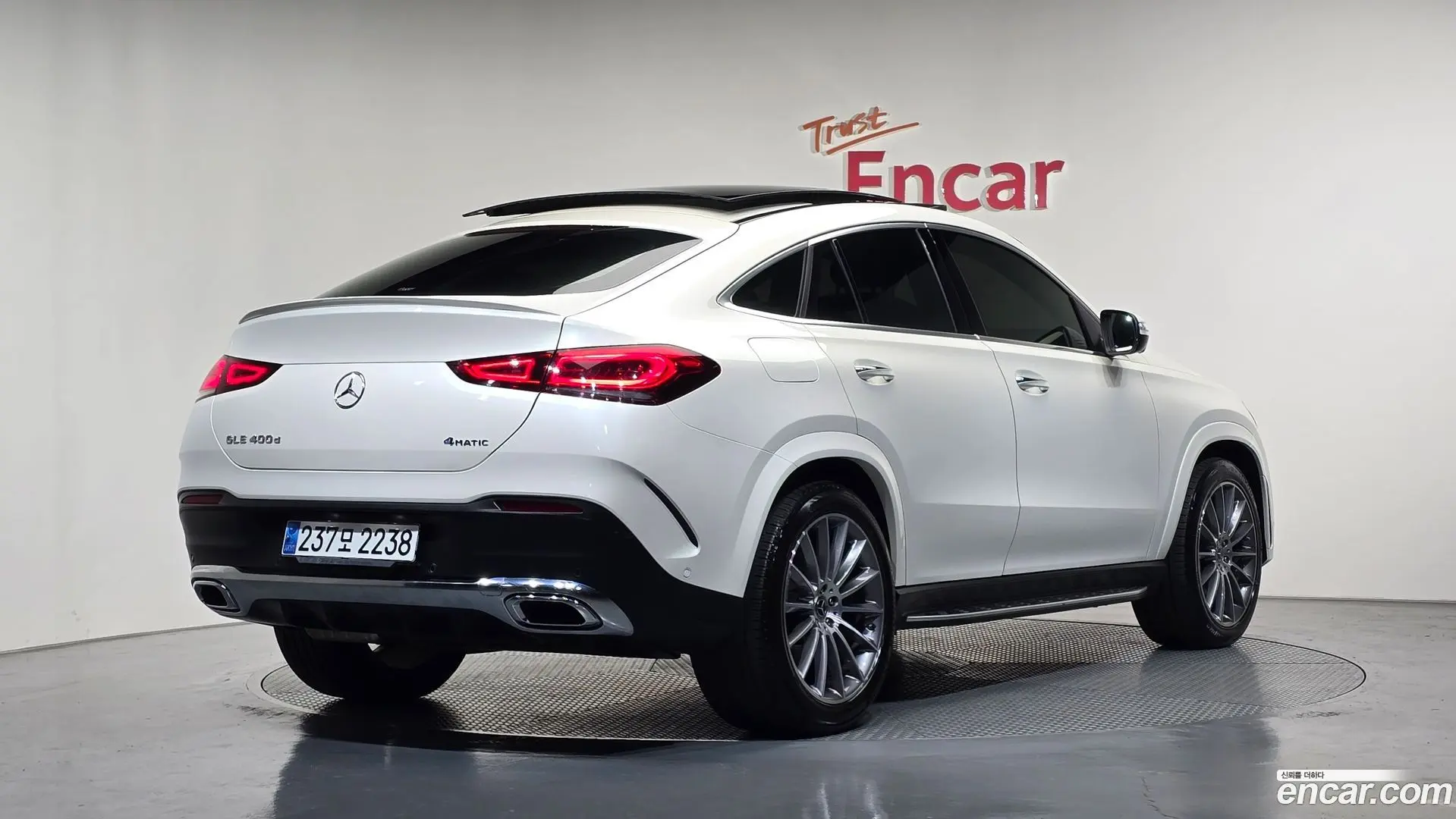 Main__Slider__Photo:GLE-Class Mercedes-Benz 2023.6-1