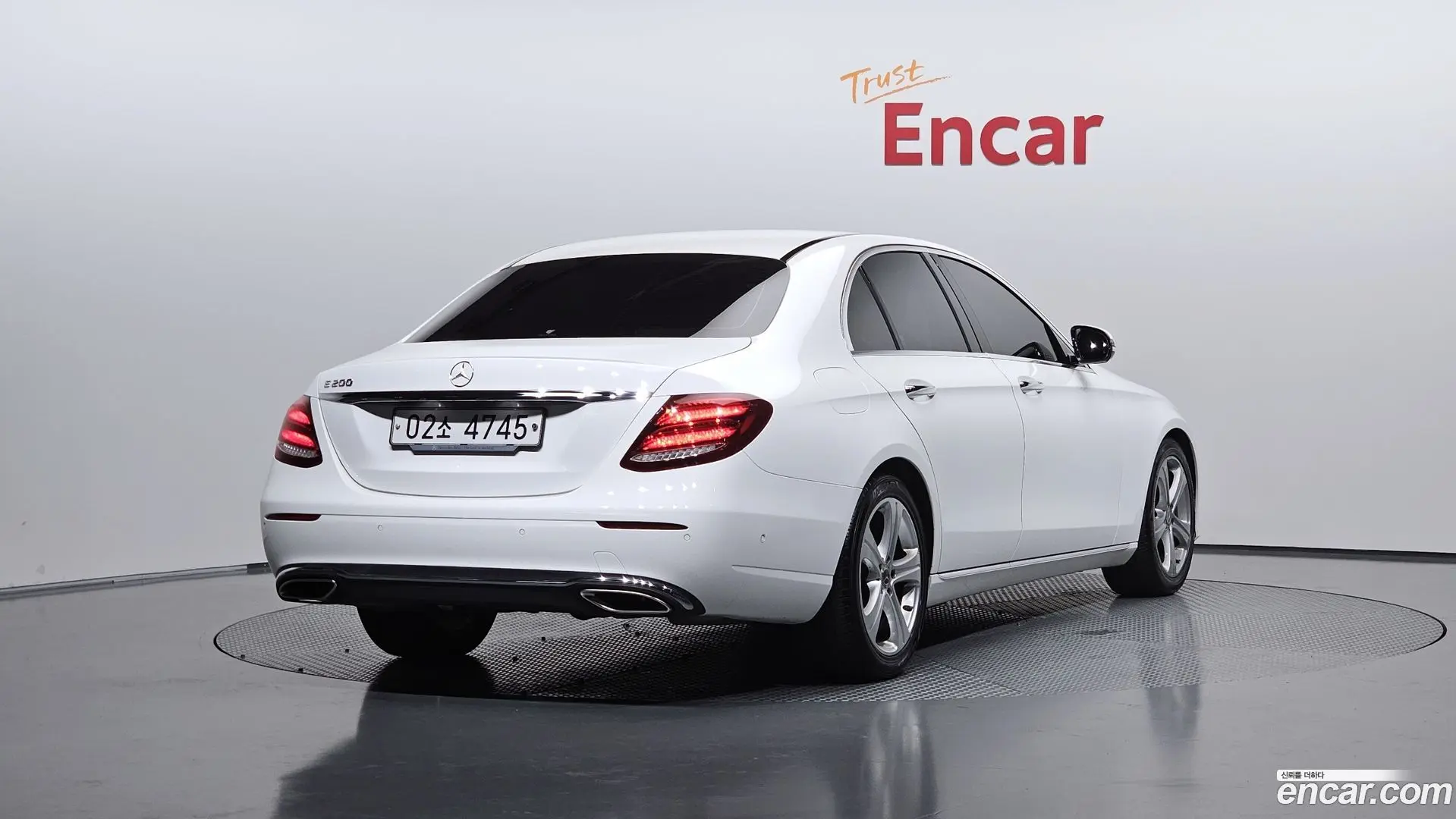 Main__Slider__Photo:E-Class Mercedes-Benz 2018.2-1
