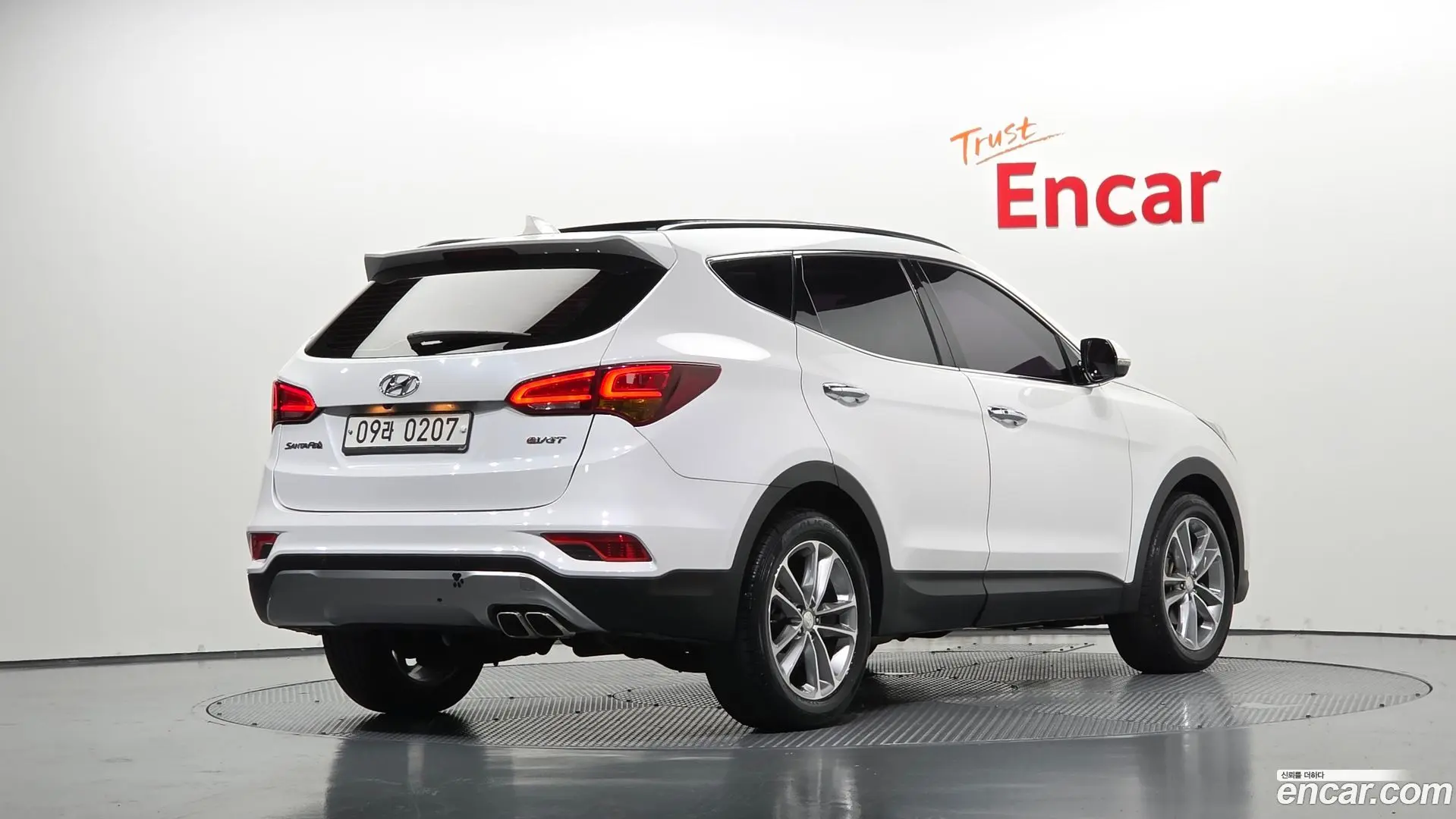 Main__Slider__Photo:Santafe Hyundai 2016.9-1