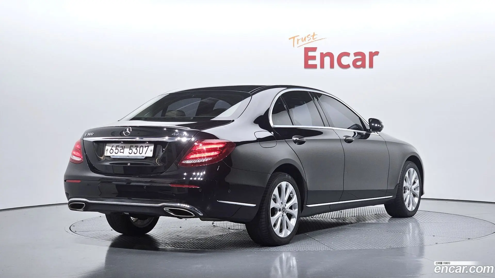 Main__Slider__Photo:E-Class Mercedes-Benz 2018.0-1