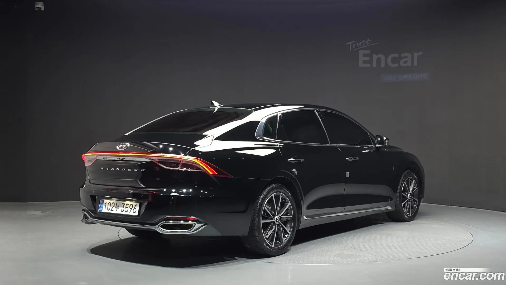 Main__Slider__Photo:Grandeur Hyundai 2022.7-1