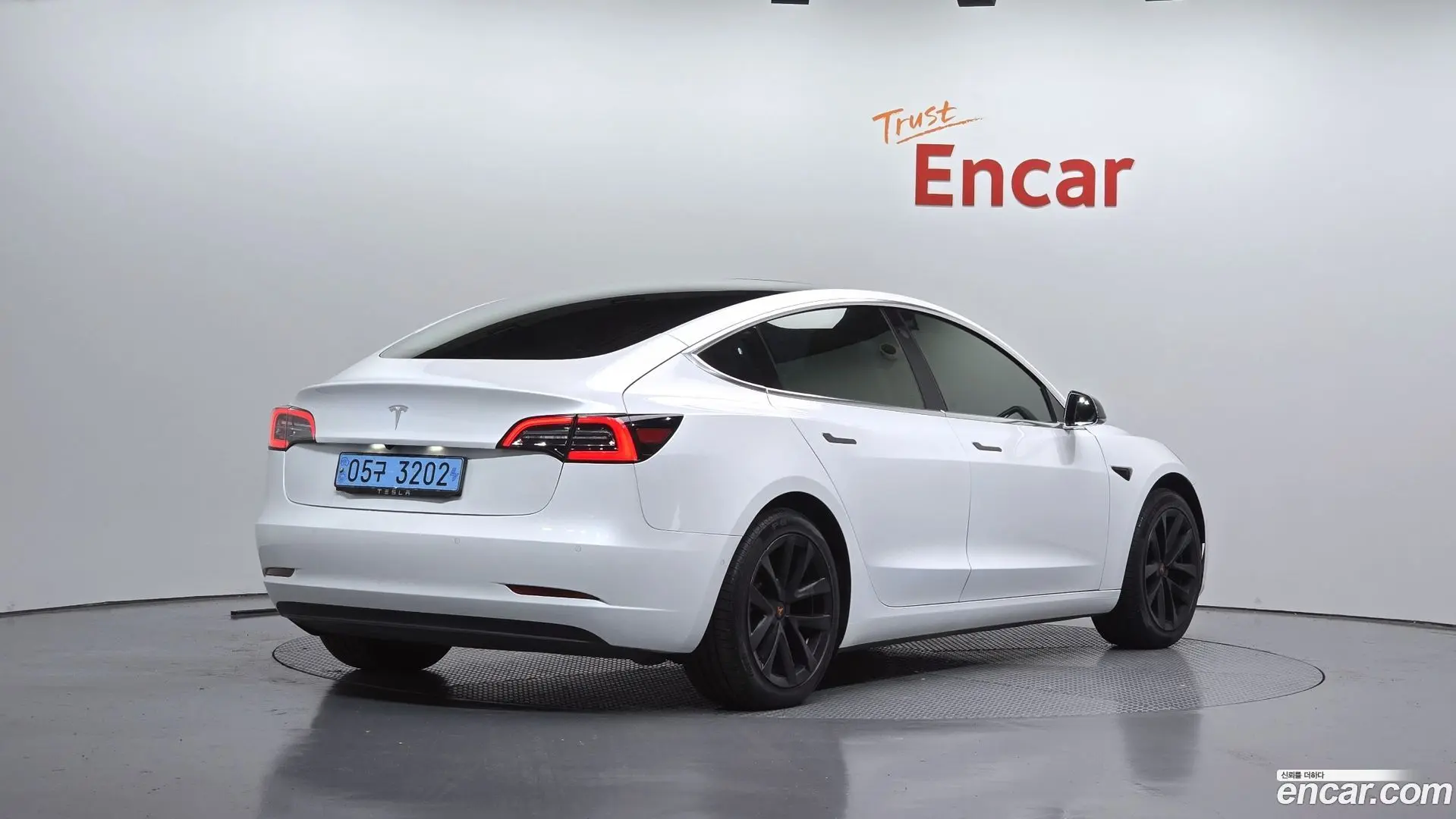 Main__Slider__Photo:Model 3 Tesla 2020.7-1