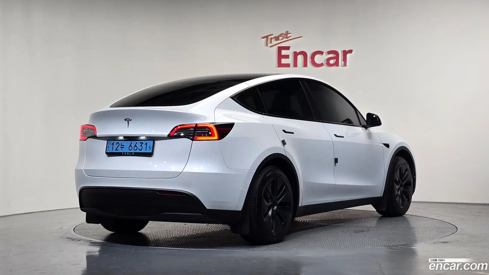 Main__Slider__Photo:Model Y Tesla 2025.1-1