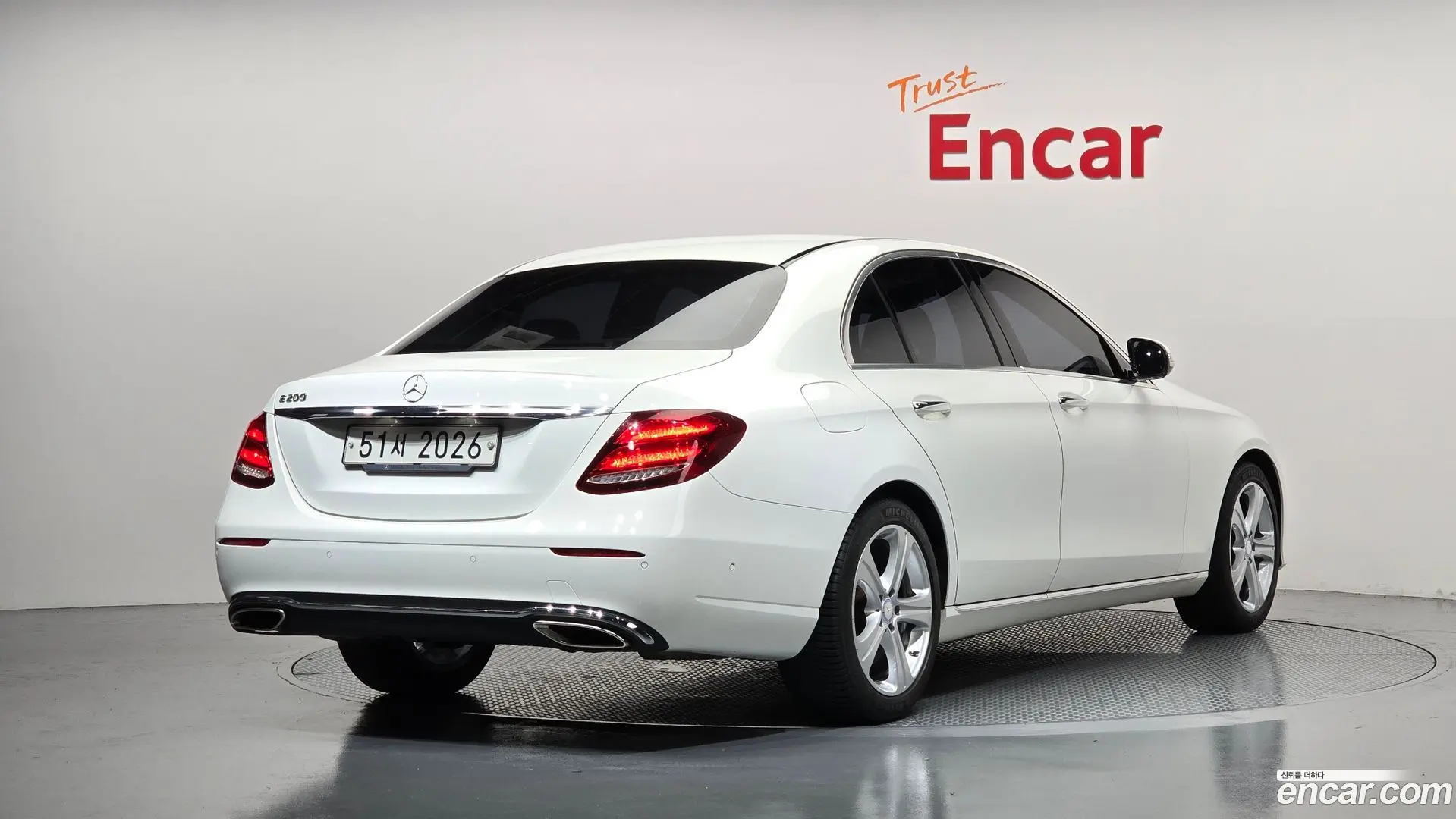 Main__Slider__Photo:E-Class Mercedes-Benz 2017.0-1