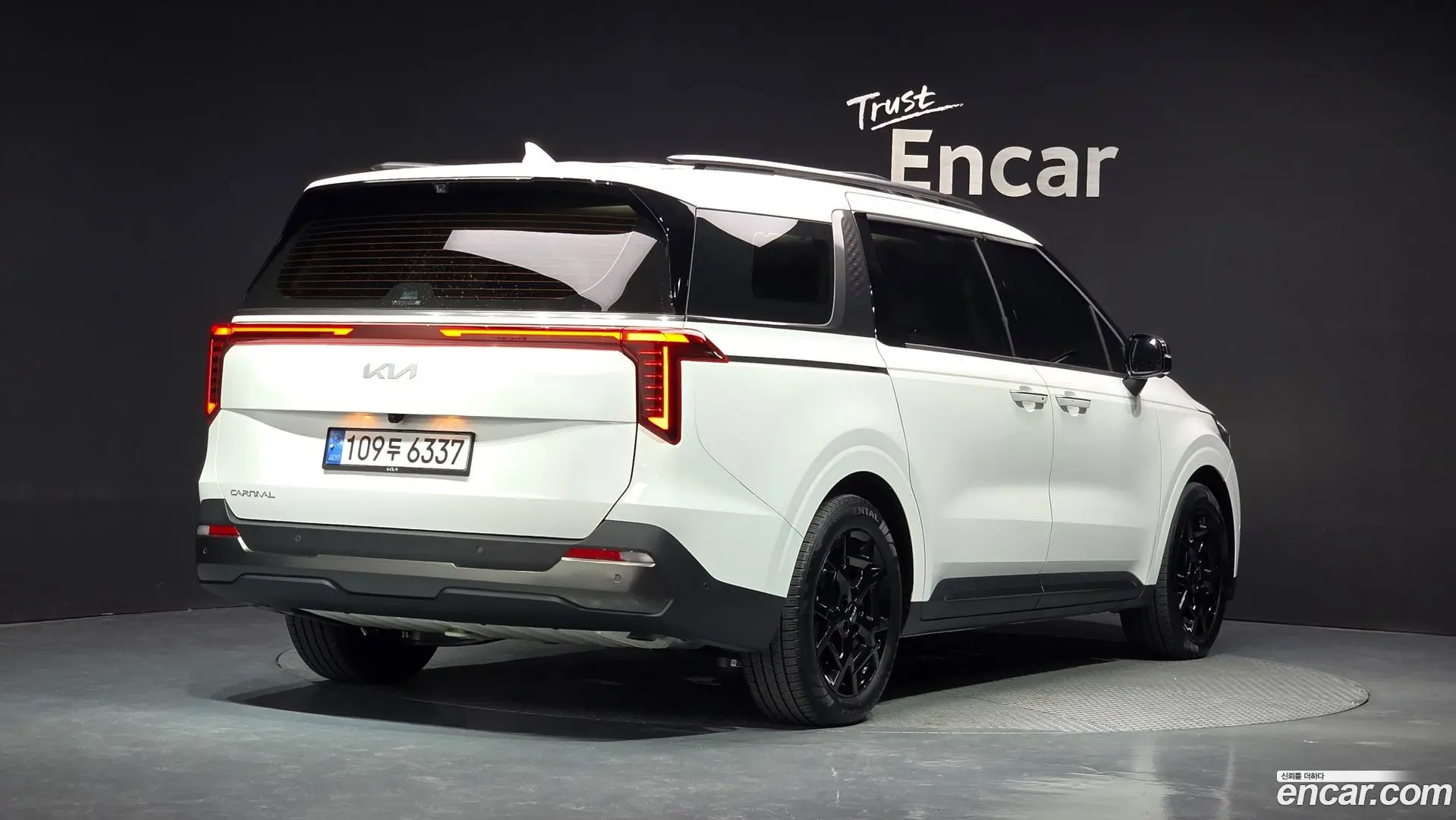 Main__Slider__Photo:Canival Kia 2025.1-1