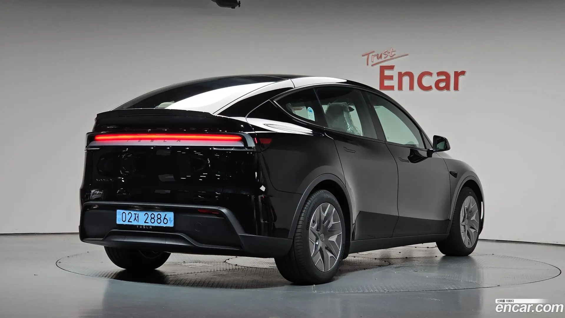 Main__Slider__Photo:Model Y Tesla 2026.8-1