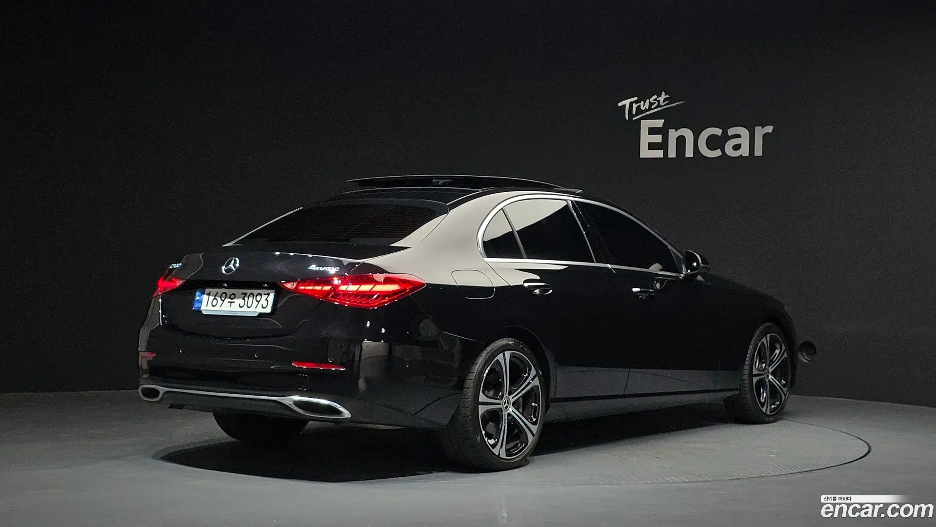 Main__Slider__Photo:C-Class Mercedes-Benz 2023.8-1
