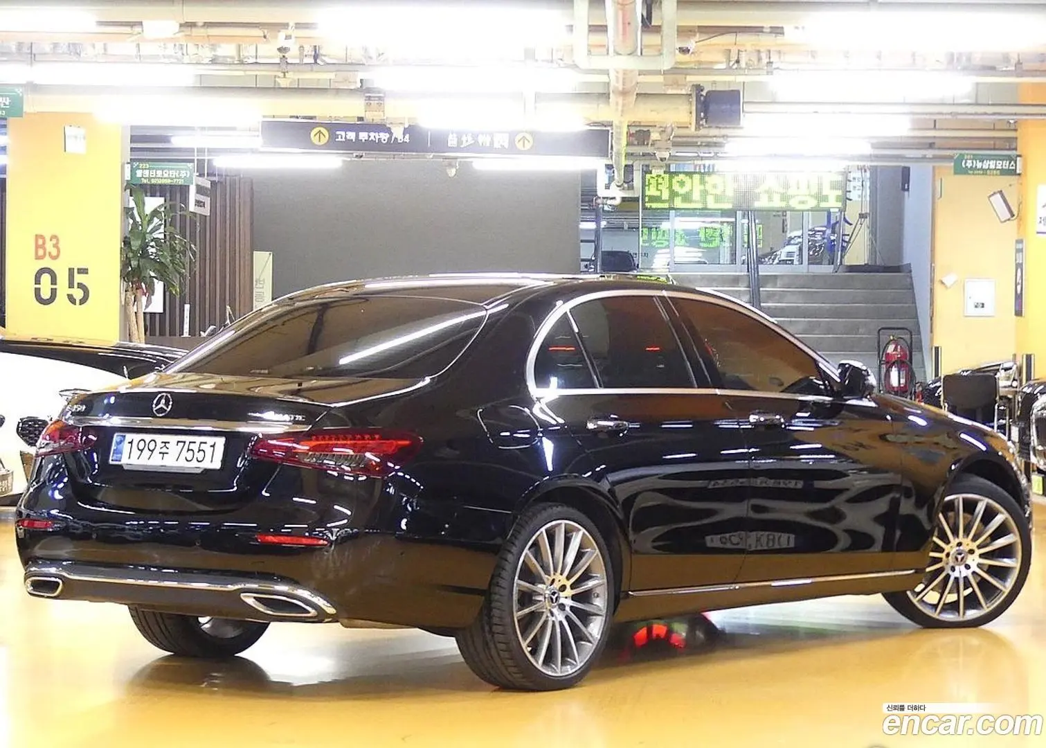 Main__Slider__Photo:E-Class Mercedes-Benz 2023.7-1