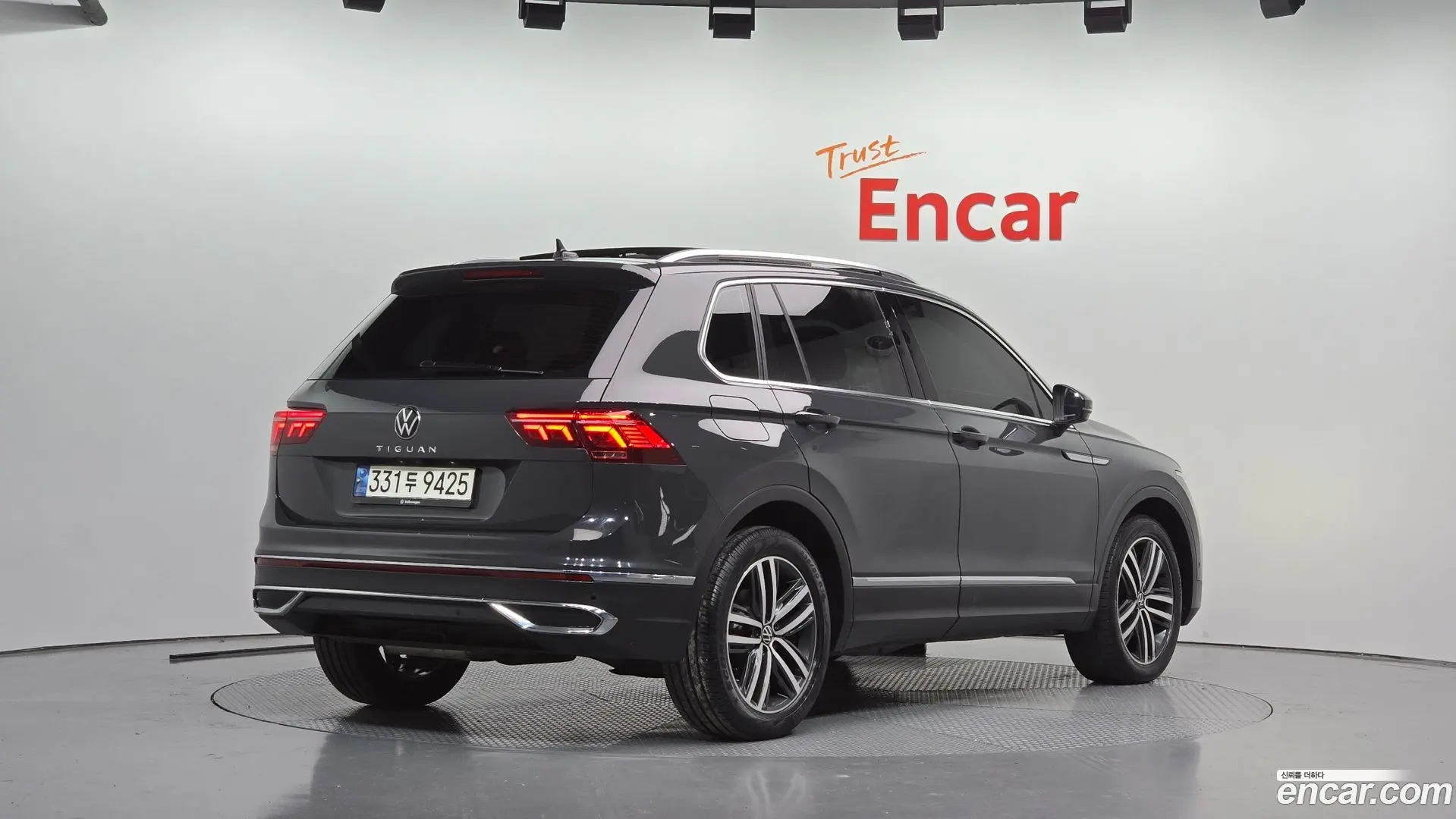 Main__Slider__Photo:Tiguan Volkswagen 2022.11-1