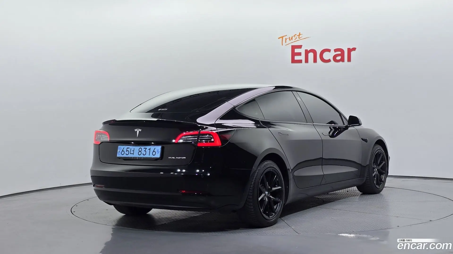 Main__Slider__Photo:Model 3 Tesla 2021.2-1