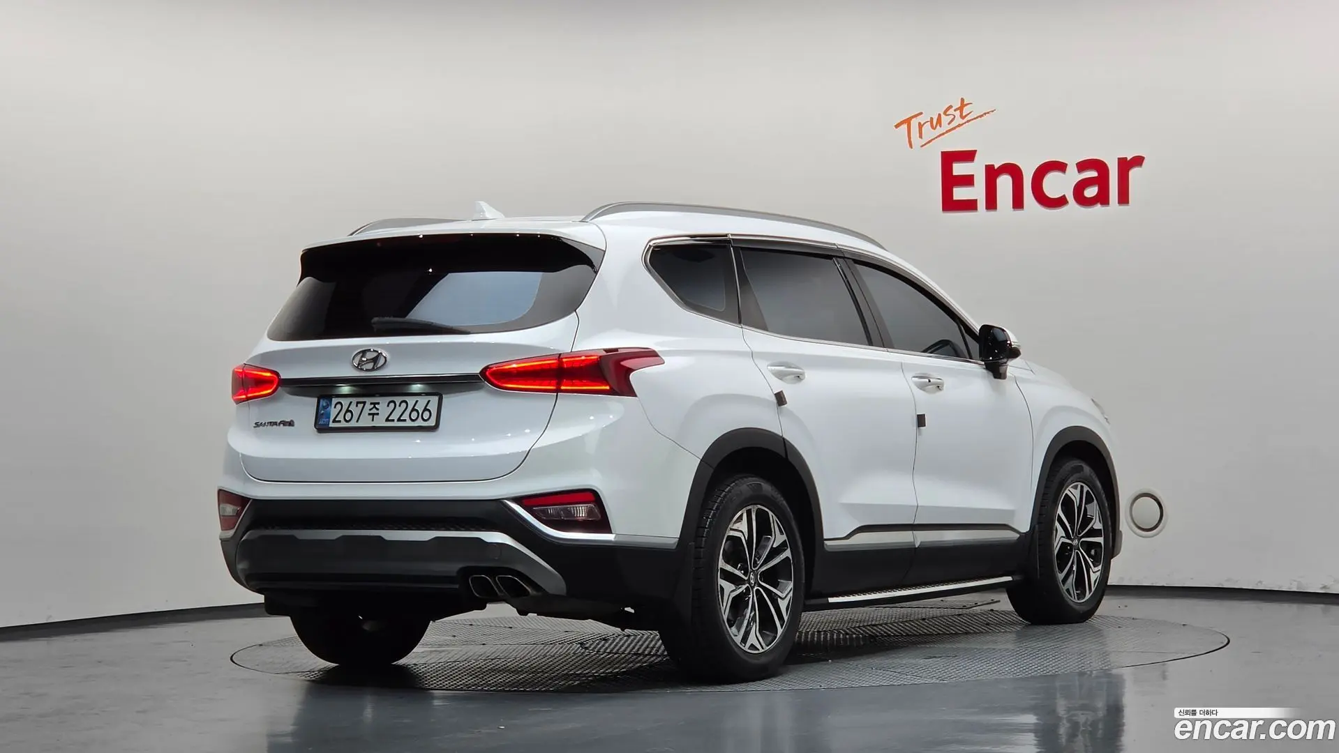 Main__Slider__Photo:Santafe Hyundai 2019.7-1