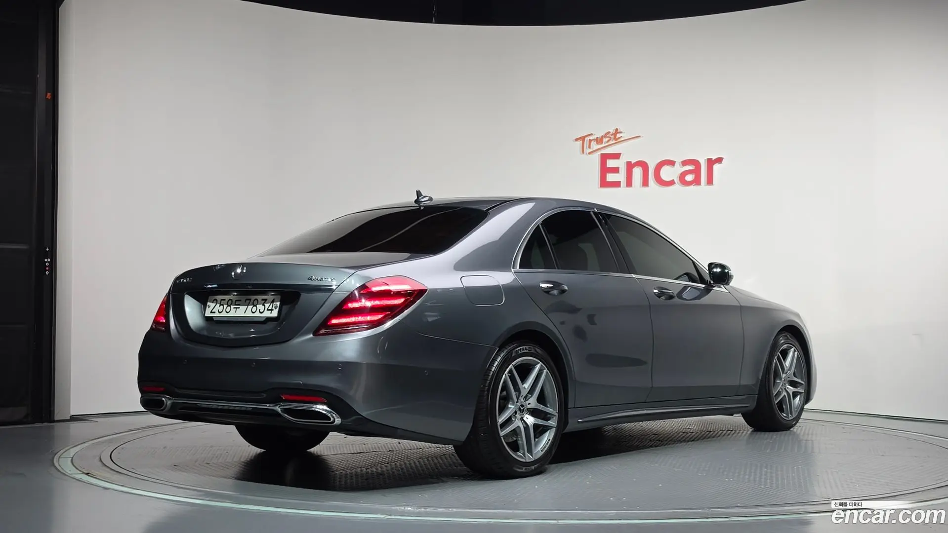 Main__Slider__Photo:S-Class Mercedes-Benz 2019.9-1