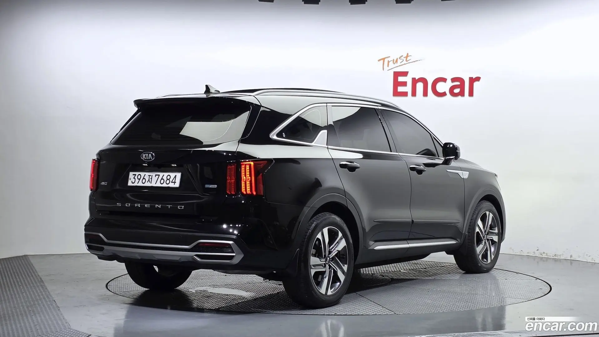 Main__Slider__Photo:Sorento Kia 2020.3-1