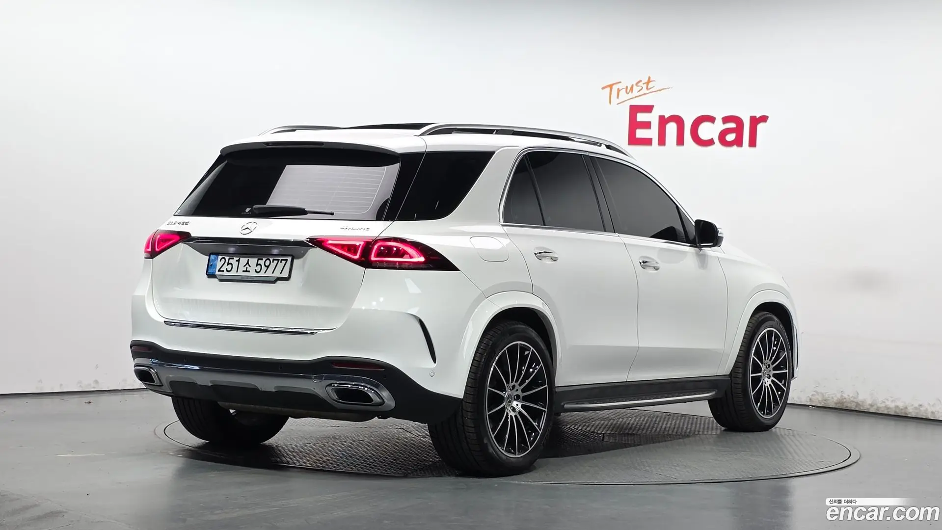 Main__Slider__Photo:GLE-Class Mercedes-Benz 2023.6-1