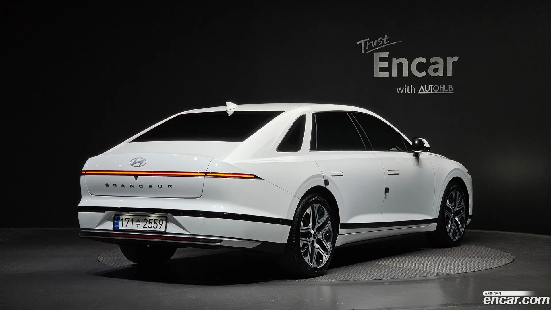Main__Slider__Photo:Grandeur Hyundai 2023.1-1