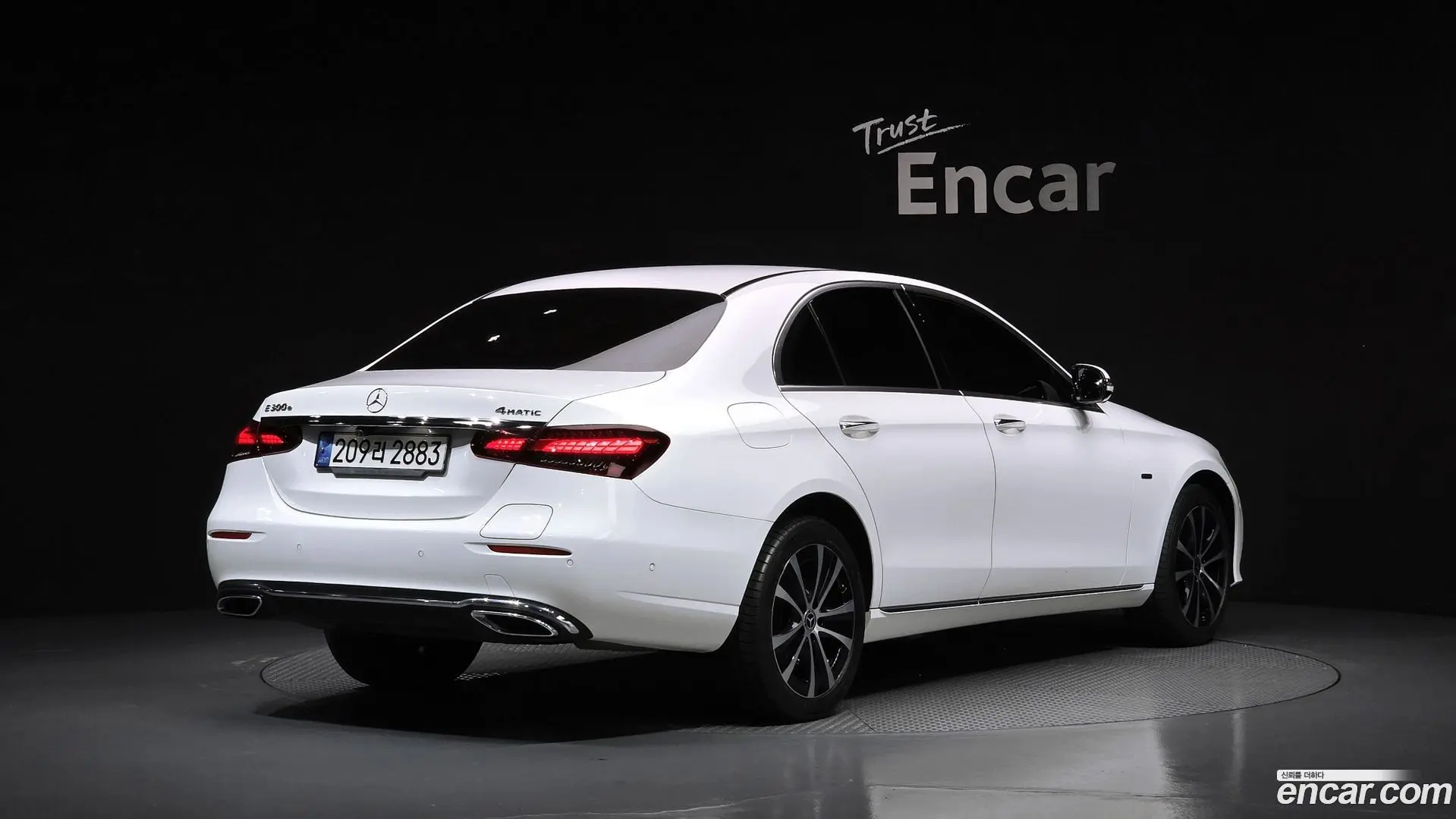 Main__Slider__Photo:E-Class Mercedes-Benz 2021.8-1