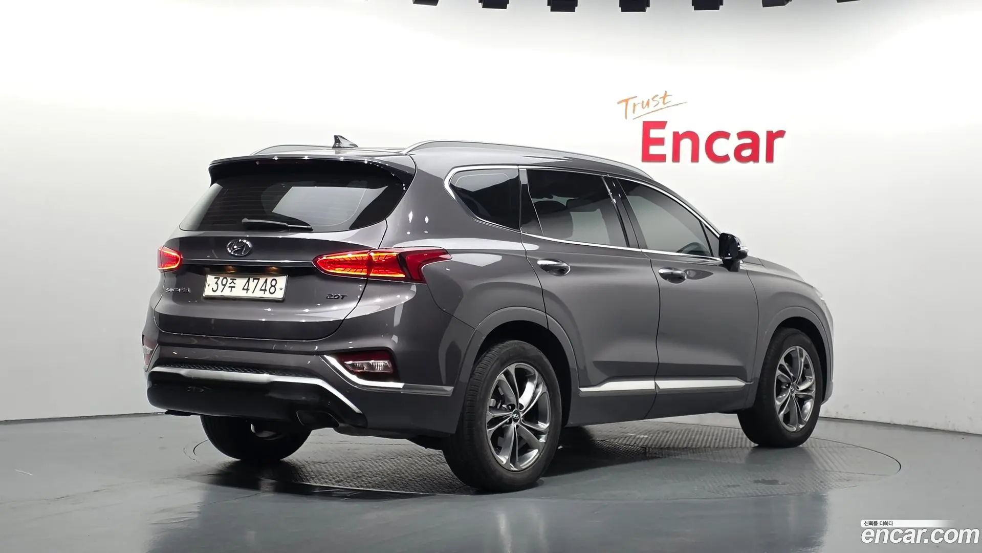Main__Slider__Photo:Santafe Hyundai 2018.7-1