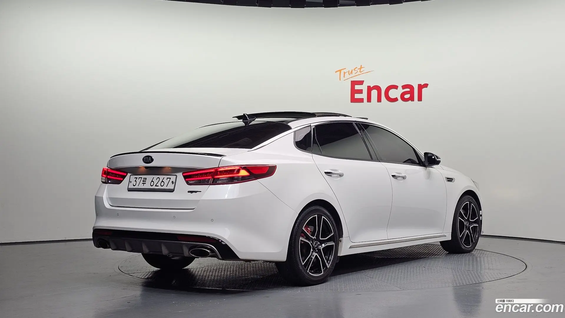 Main__Slider__Photo:K5 Kia 2017.7-1
