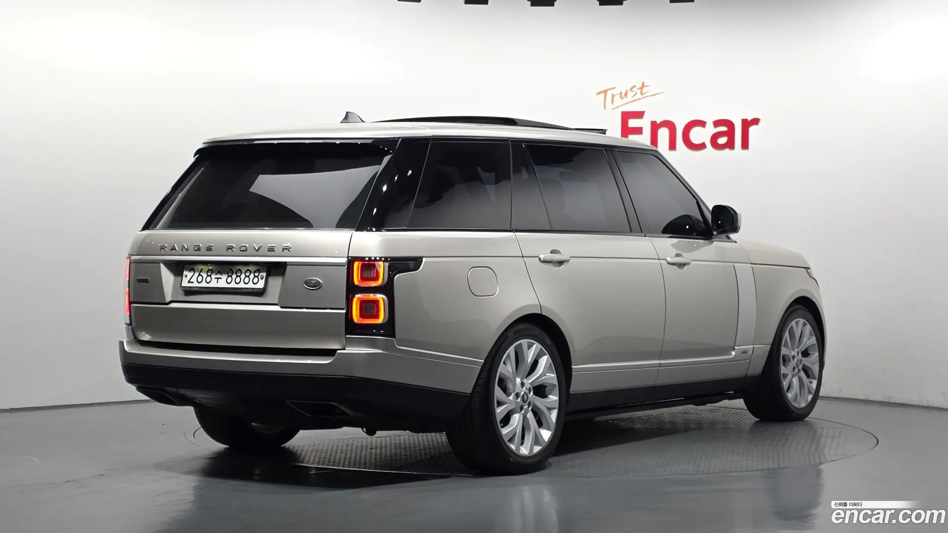 Main__Slider__Photo:Range Rover Land Rover 2019.9-1