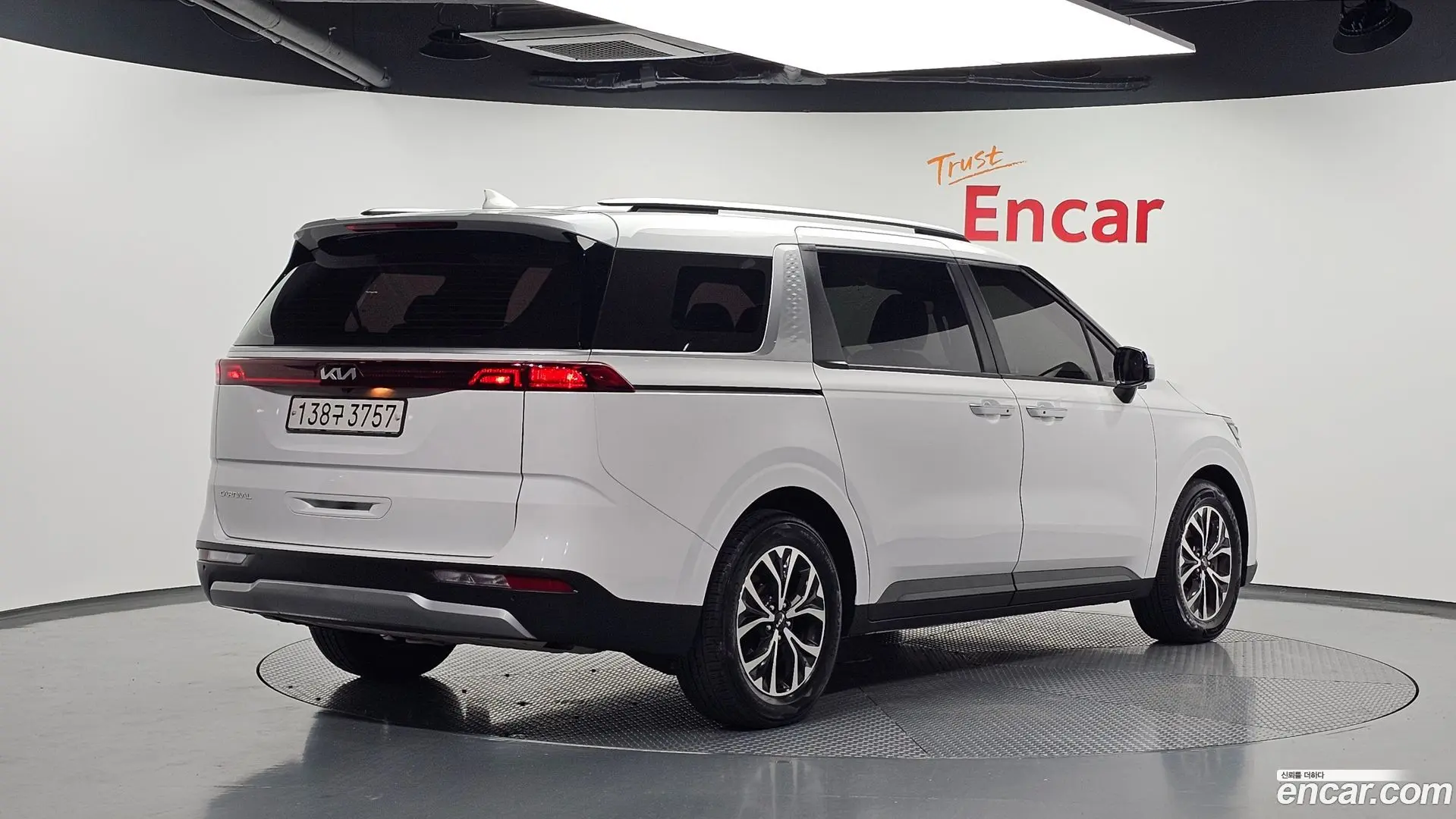 Main__Slider__Photo:Canival Kia 2022.5-1