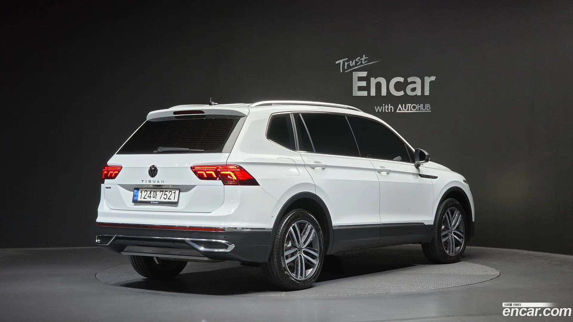 Main__Slider__Photo:Tiguan Volkswagen 2022.10-1