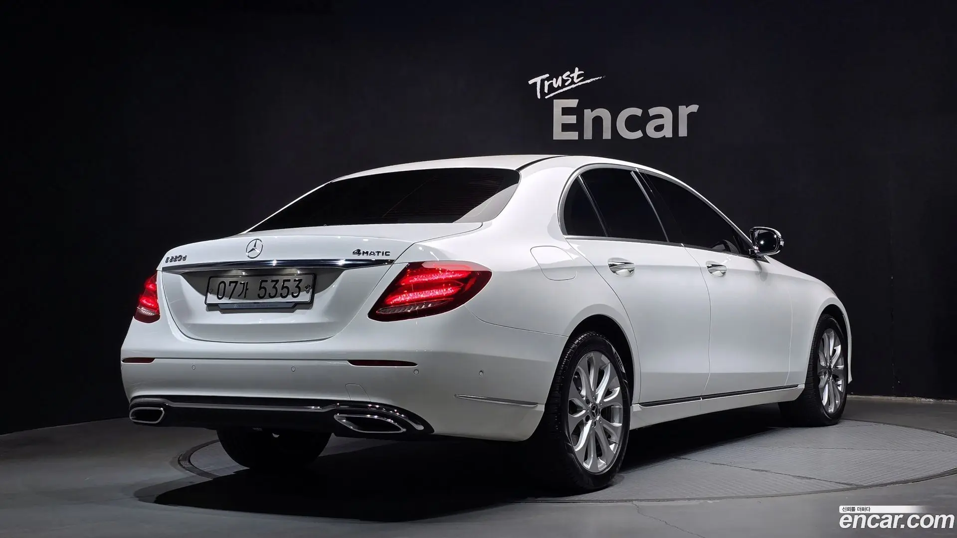 Main__Slider__Photo:E-Class Mercedes-Benz 2019.6-1