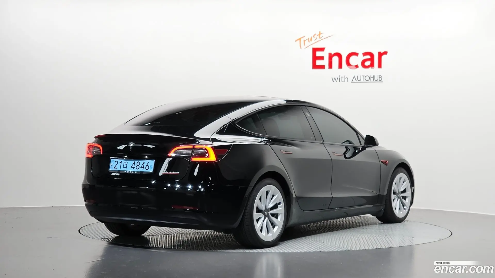 Main__Slider__Photo:Model 3 Tesla 2022.8-1